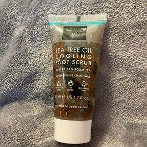 Tea tree oil cooling foot scrub